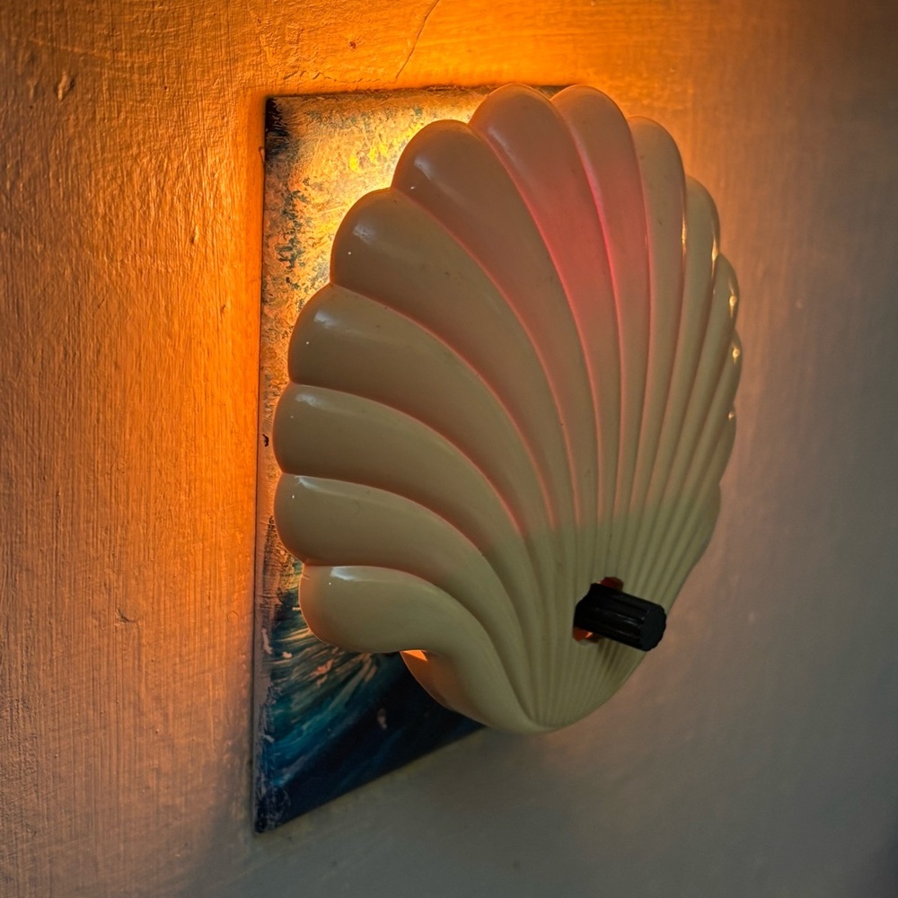 Sea shell shape mermaidcore VTG 90’s nightlight american tack hardware - Picture 3 of 13